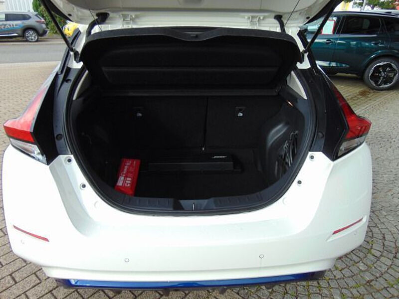 Nissan Leaf (ZE1) Limousine Tenka 360° ALU ProPilot