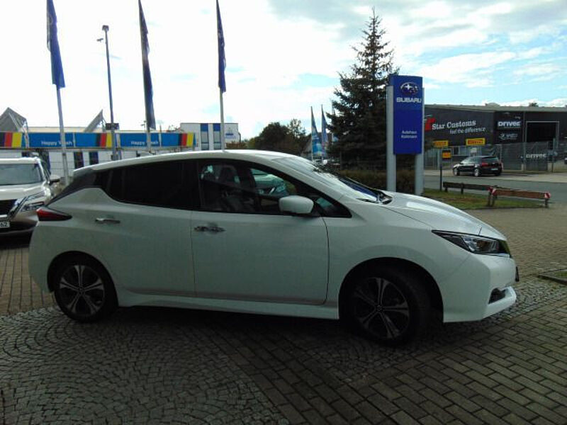 Nissan Leaf (ZE1) Limousine Tenka 360° ALU ProPilot